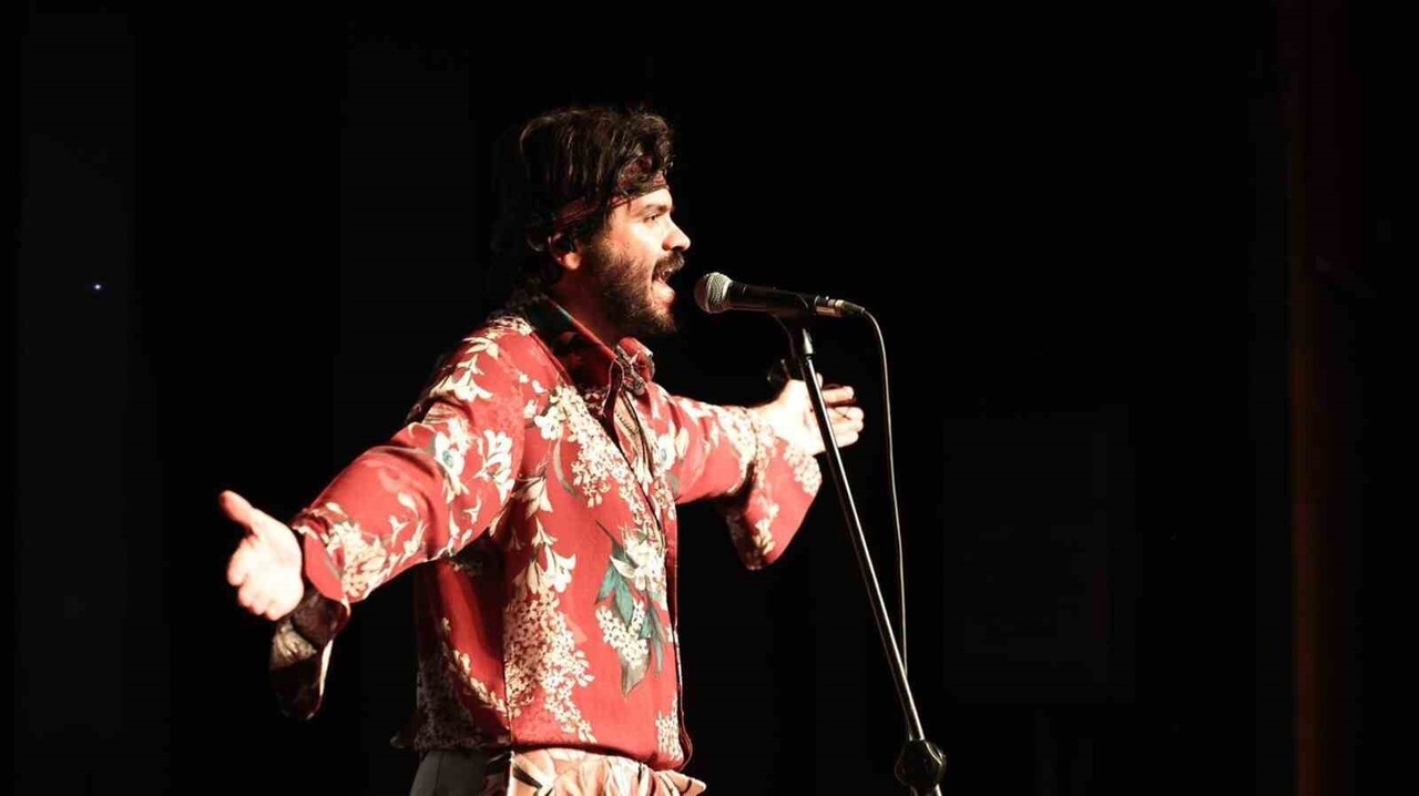 SULTANGAZİ BELEDİYESİ, 80’LER VE 90’LARIN RUHUNU RETROBÜS KONSERİ İLE CANLANDIRDI. UNUTULMAZ...