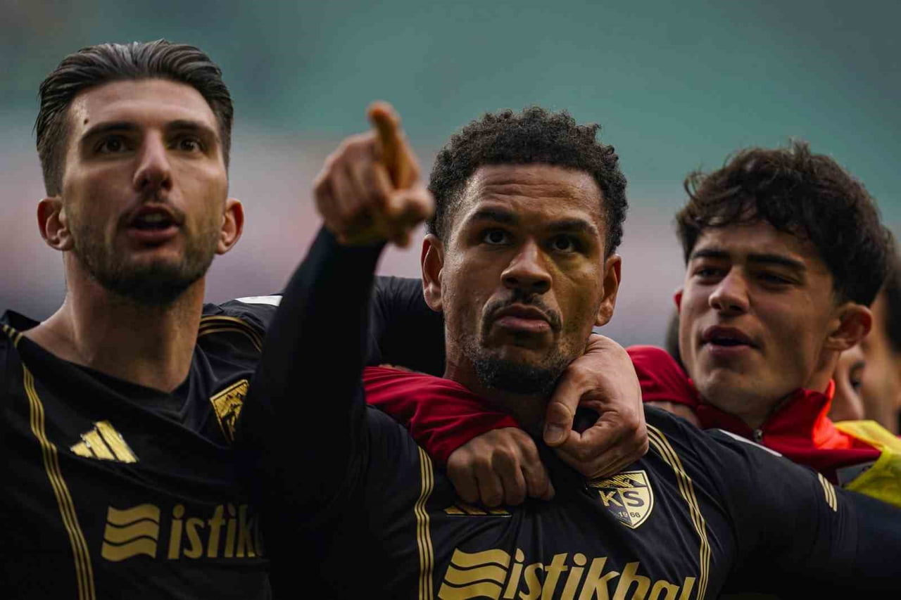 SÜPER LİG EKİPLERİNDEN KAYSERİSPOR'UN RUS OYUNCUSU GERMAN ONUGKHA LİGDEKİ GOL SAYISINI 6’YA...