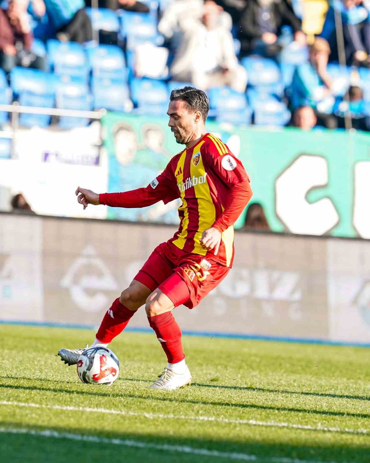 SÜPER LİG EKİPLERİNDEN KAYSERİSPOR’UN ORTA SAHA OYUNCUSU FURKAN SOYALP, LİGDE CEZALI DURUMA...