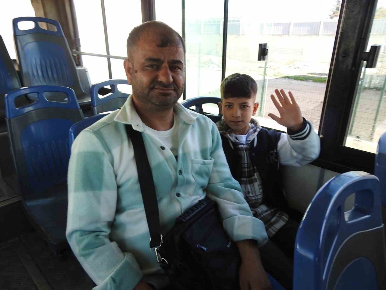 SURİYELİLERİN TÜRKİYE CUMHURİYETİNE TEŞEKKÜR EDEREK GÖNÜLLÜ DÖNÜŞLERİ SÜRÜYOR