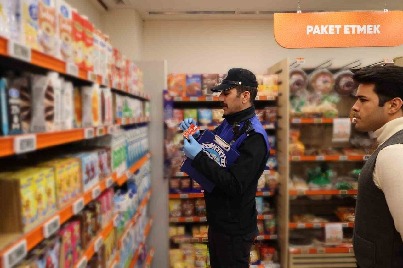 TALAS BELEDİYESİ ZABITA EKİPLERİ, İLÇE GENELİNDE MARKET, KAFE VE RESTORANLARDA GERÇEKLEŞTİRDİKLERİ...