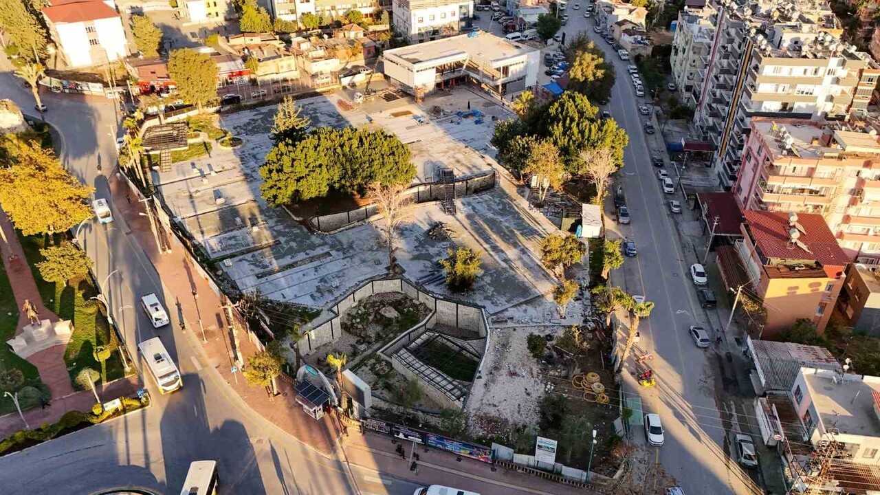 TARSUS BELEDİYESİ TARAFINDAN YAPIMI SÜRDÜRÜLEN KENT MEYDANI PROJESİ, GÜN YÜZÜNE ÇIKARILAN TARİHÎ...