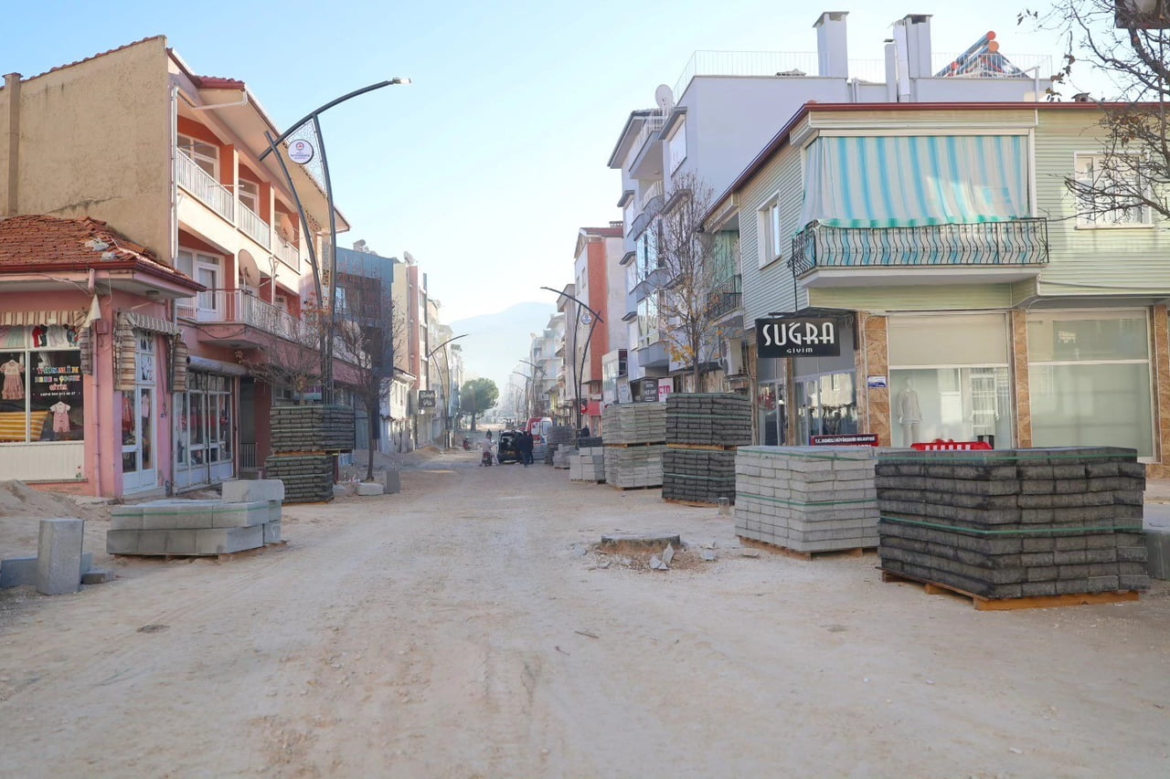 TAVAS MERKEZDE YAPIMI DEVAM ÜST YAPI ÇALIŞMALARINI TAVAS BELEDİYE BAŞKANI KADİR TATIK, YERİNDE...