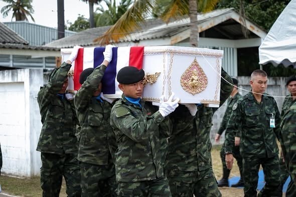 TAYLAND İLE KAMBOÇYA SINIRINDA DEVAM EDEN ÇATIŞMALARDA HAYATINI KAYBEDENLERİN SAYISI 22’YE...