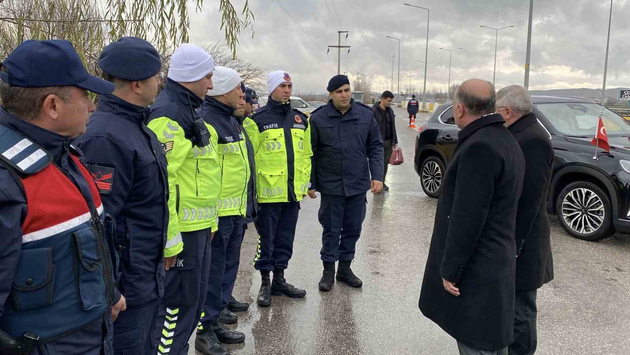 TEDBİRLERLE İLGİLİ AÇIKLAMALARDA BULUNAN VALİ ALİ ÇALGAN, "YILBAŞI GECESİNE ÖZEL OLARAK EMNİYET...