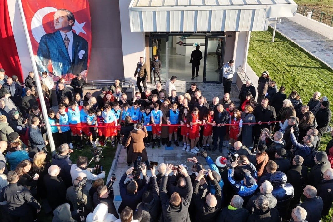 TEKİRDAĞ'IN ERGENE İLÇESİNDE YAPIMI TAMAMLANAN ERGENE SPOR SALONU, DÜZENLENEN TÖRENLE HİZMETE...