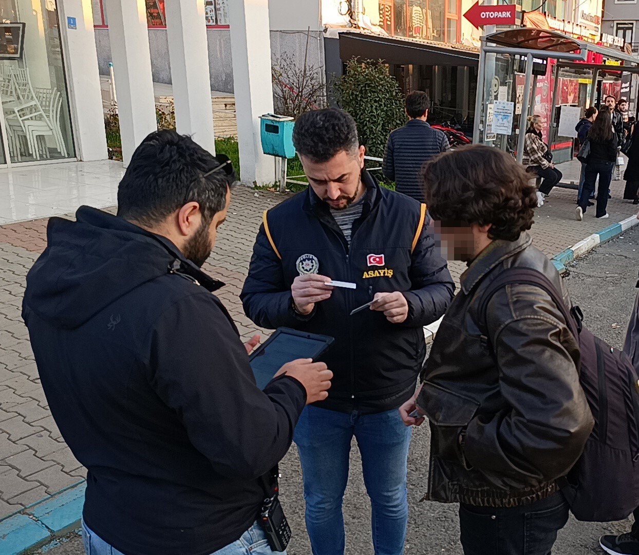 TEKİRDAĞ’DA HUZUR UYGULAMASI : SÜRÜCÜLERE VE YAYALARA GBT KONTROLÜ