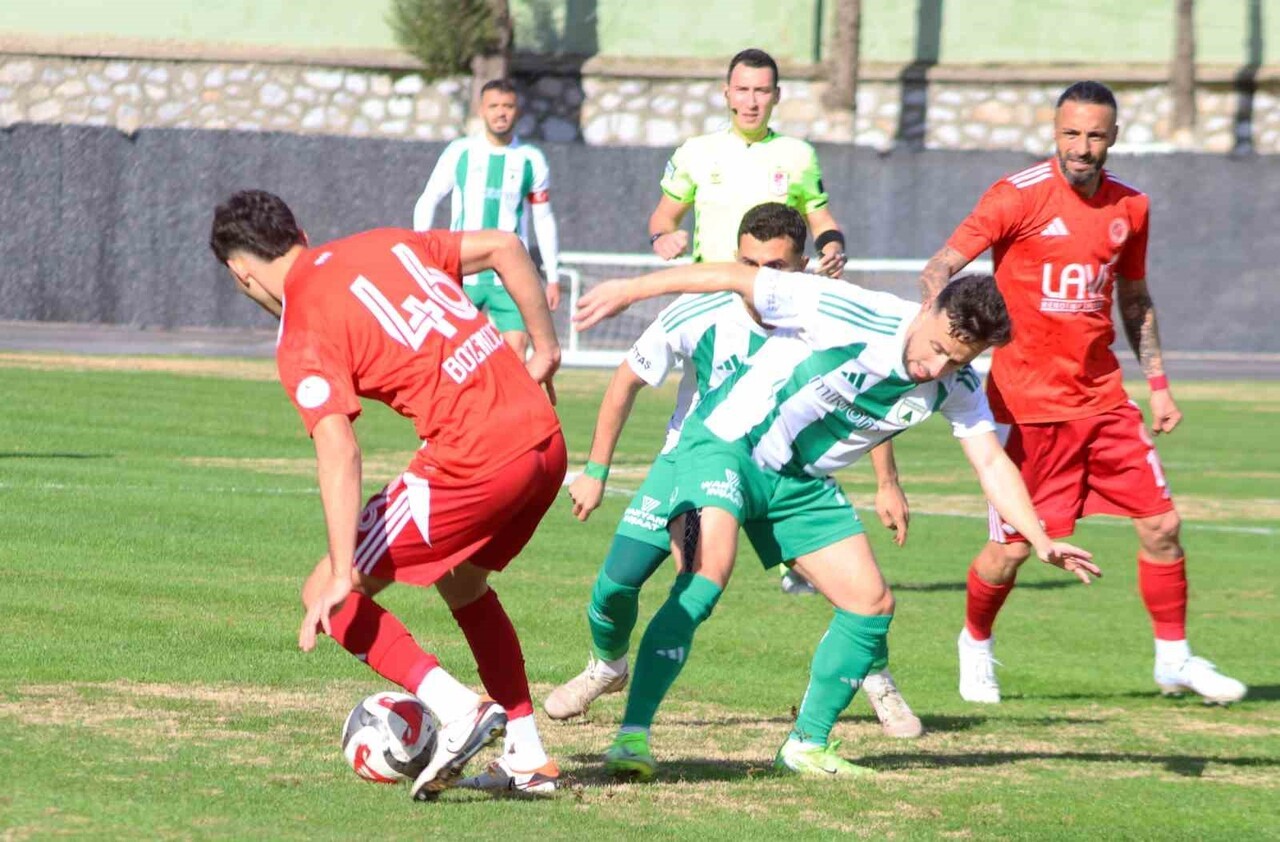 TFF 2. LİG BEYAZ GRUP 16. HAFTASINDA MUĞLASPOR SAHASINDA KARŞILAŞTIĞI BATMAN PETROLSPOR'U 2-0...