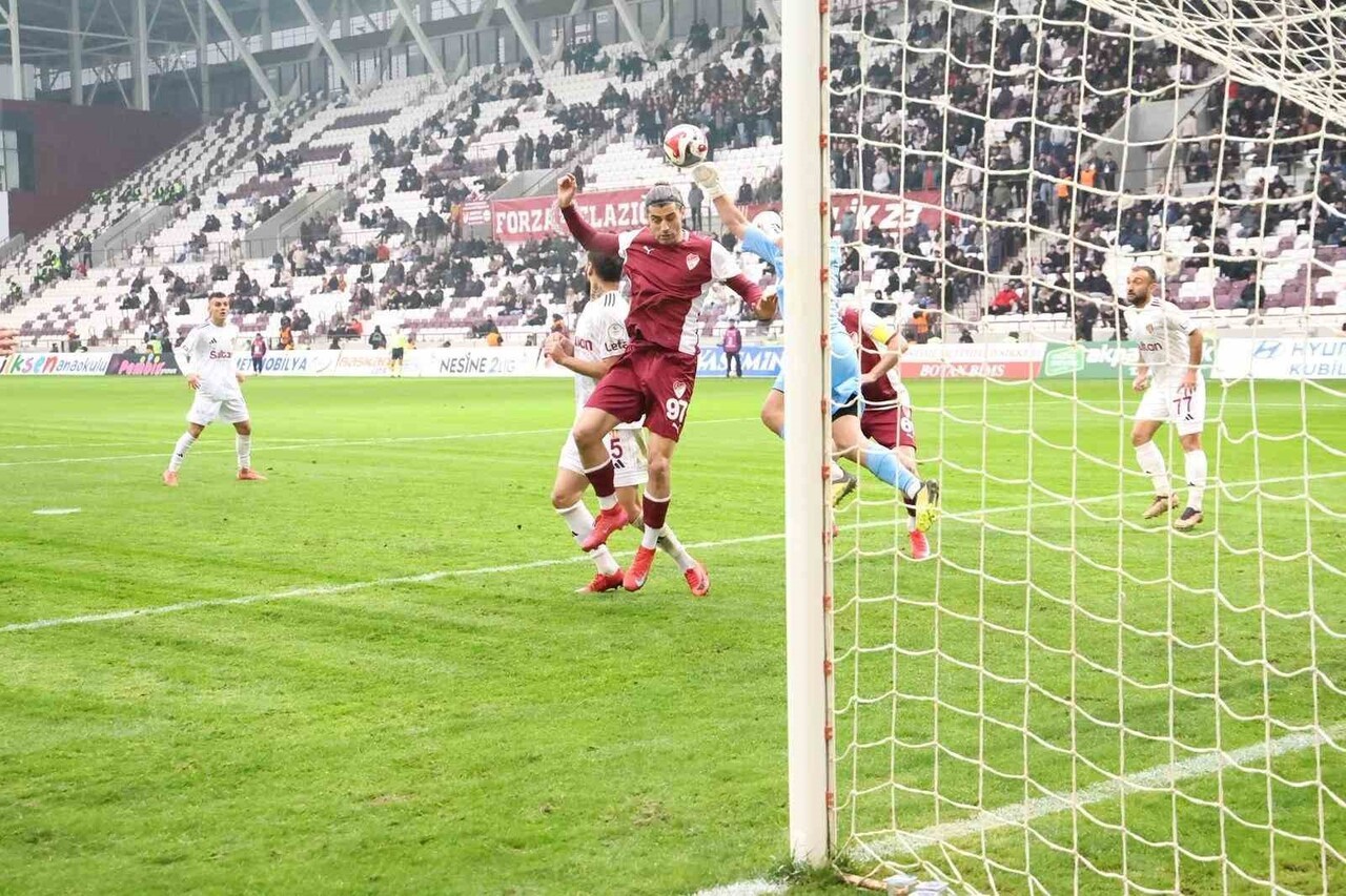 TFF 2. LİG BEYAZ GRUP’UN 16. HAFTASINDA ELAZIĞSPOR, EVİNDE İNEGÖLSPOR’U 4-2 MAĞLUP ETTİ.