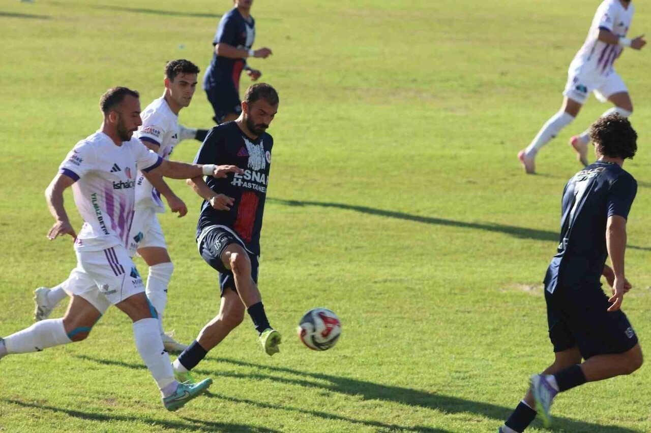 TFF 2. LİG KIRMIZI GRUP'TA MÜCADELE EDEN FETHİYESPOR, KONUK ETTİĞİ GEBZESPOR İLE 0-0 BERABERE...