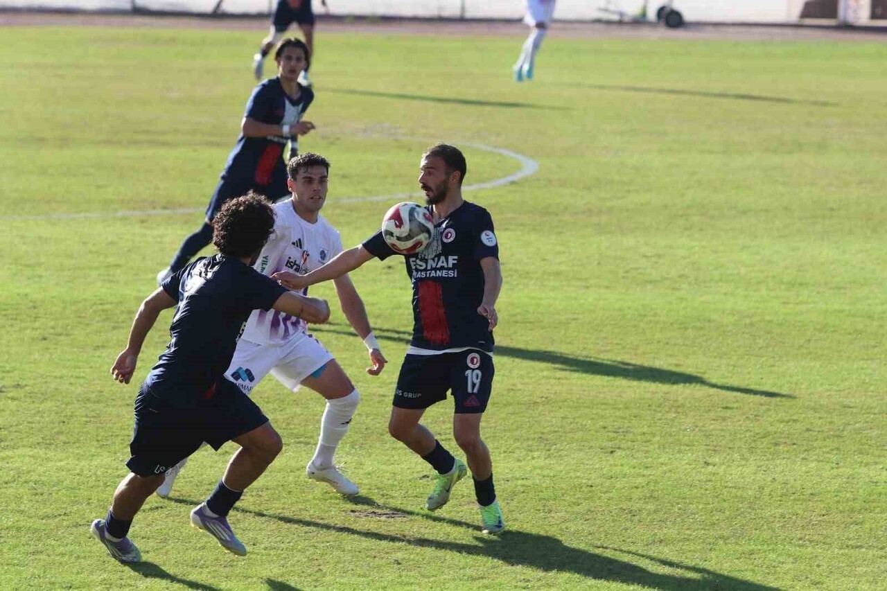 TFF 2. LİG KIRMIZI GRUP'TA MÜCADELE EDEN FETHİYESPOR, KONUK ETTİĞİ GEBZESPOR İLE 0-0 BERABERE...