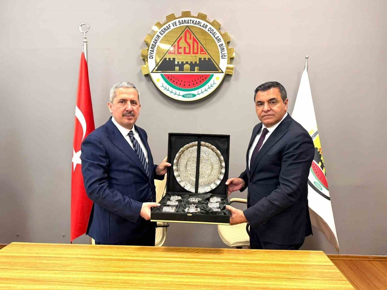 TİCARET BAKAN YARDIMCISI MAHMUT GÜRCAN, DESOB BAŞKANI ALİCAN EBEDİNOĞLU İLE BİR ARAYA...