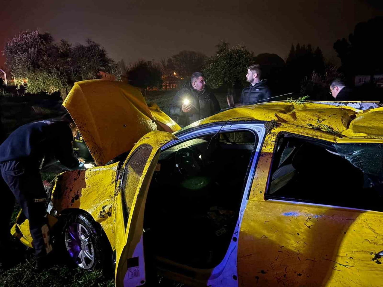 TİCARİ TAKSİ TARLAYA UÇTU: 1 YARALI