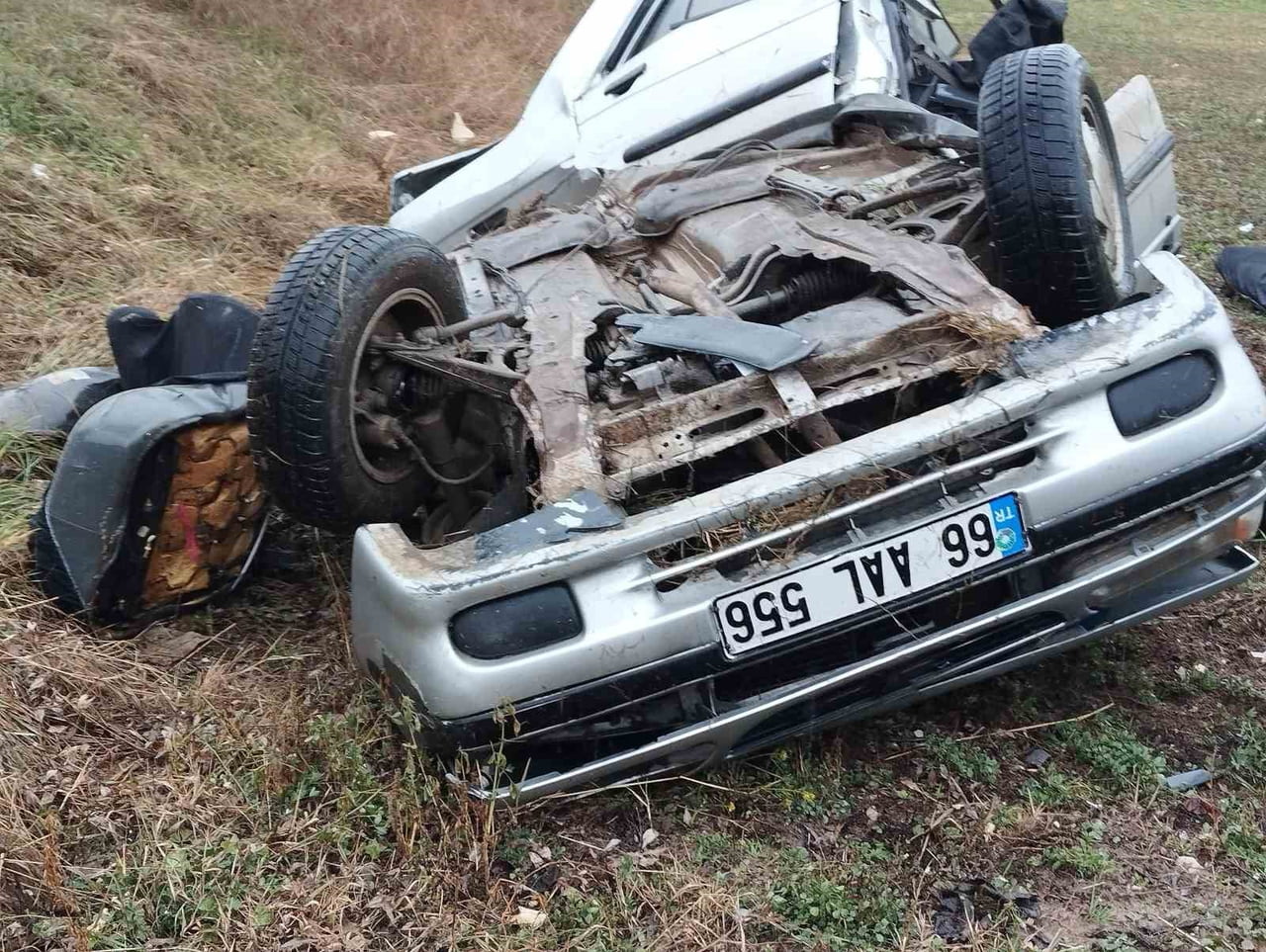 TOKAT'IN ZİLE İLÇESİNDE, SÜRÜCÜSÜNÜN DİREKSİYON HAKİMİYETİNİ KAYBETTİĞİ OTOMOBİL KONTROLÜNDEN...