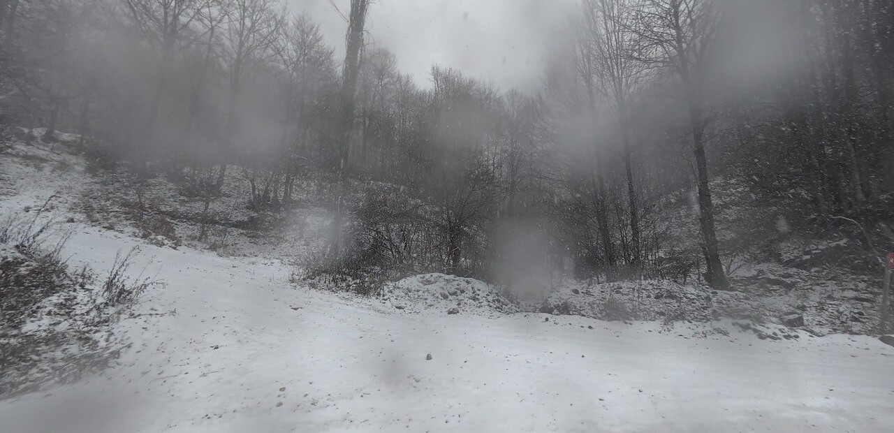 TOKAT (İHA) - TOKAT'IN BAŞÇİFTLİK İLÇESİNDE KAR YAĞIŞI ETKİLİ OLDU.
