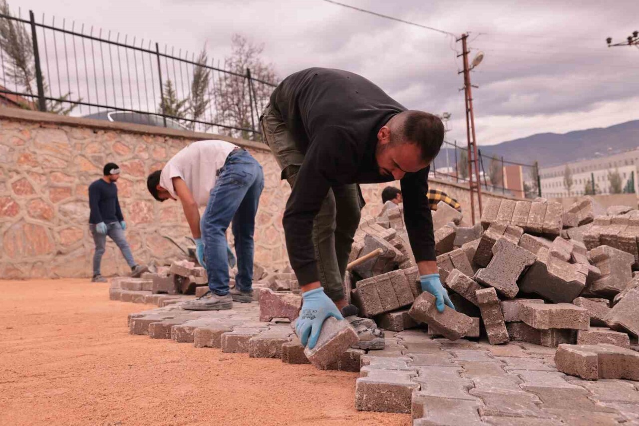 TOKAT (İHA) - TOKAT BELEDİYESİ, ÜNİVERSİTE HASTANESİ BÖLGESİNDEKİ TRAFİK YÜKÜNÜ AZALTMAK AMACIYLA...