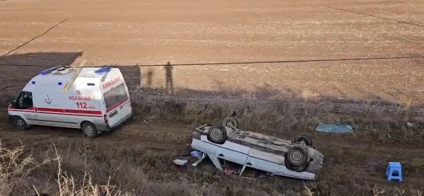 TOKAT’TAN ANKARA’YA CENAZEYE GİTMEK İÇİN YOLA ÇIKAN OTOMOBİL, ÇORUM’UN ALACA İLÇESİNDE KONTROLDEN...