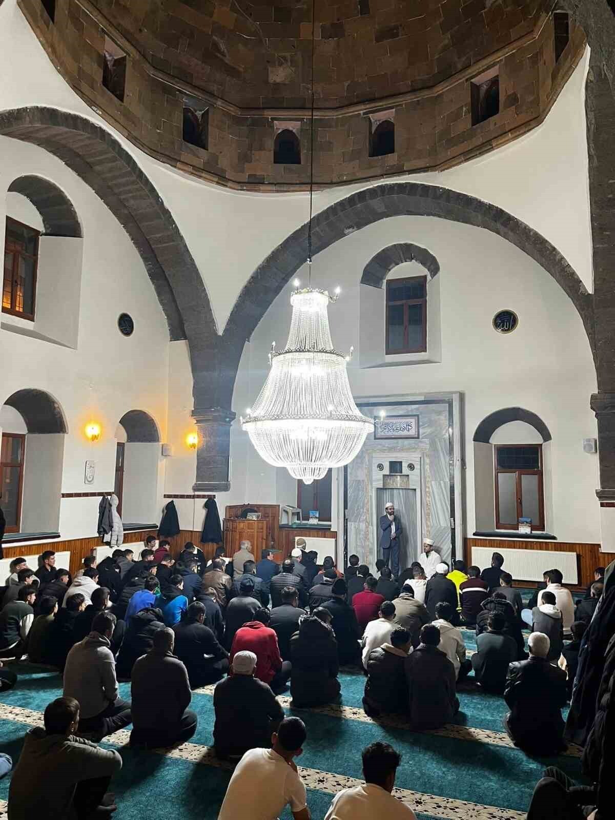 TOMARZA İLÇE MÜFTÜLÜĞÜ KOORDİNESİNDE DÜZENLENEN ‘GENÇLİK BULUŞMASI’ KAPSAMINDA TOMARZALI GENÇLER...