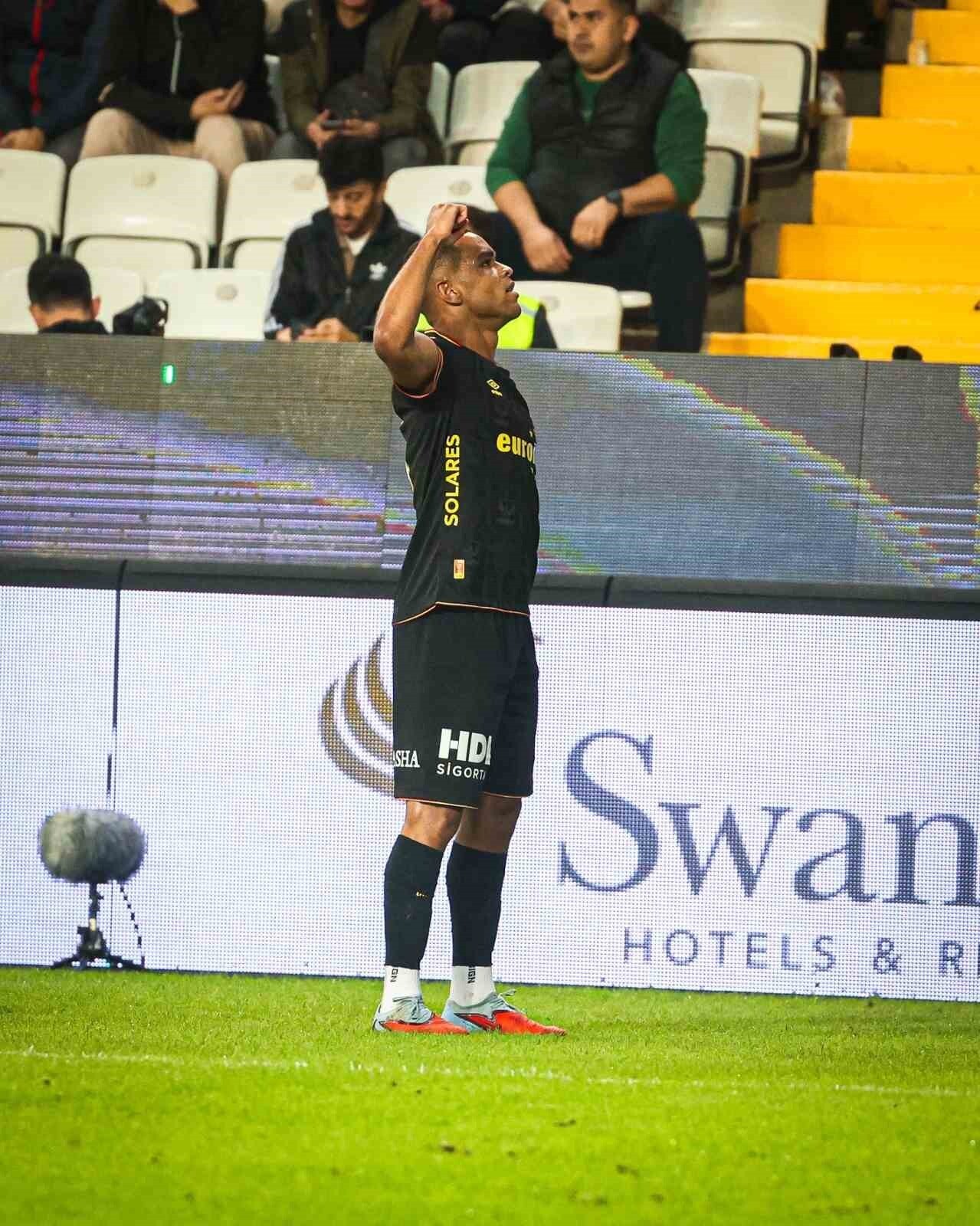 TOPLAM 11 GOL ÜRETEN GÖZTEPE'DE BU GOLLERİN 3'ÜNE JUAN İMZA ATTI VE TAKIMININ DIŞ SAHADAKİ EN...