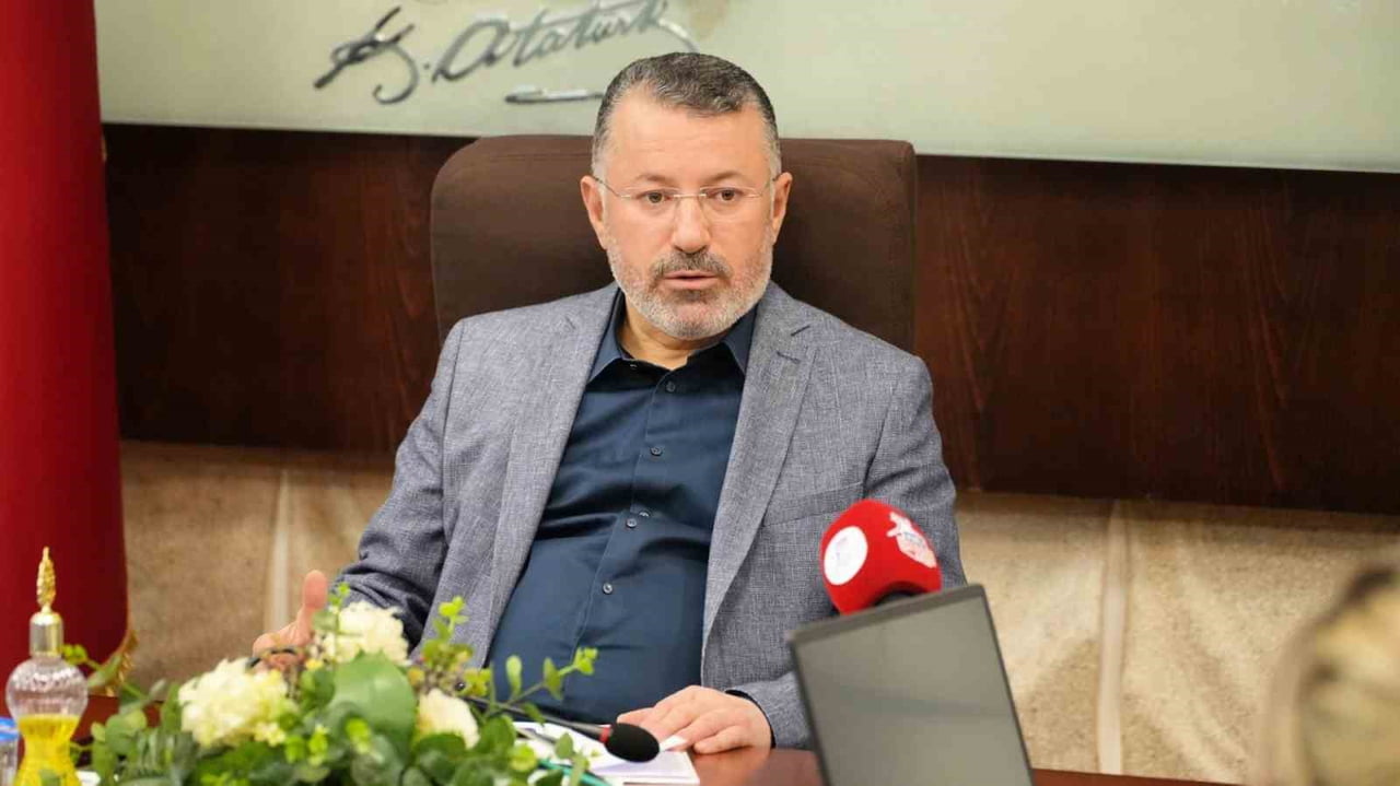 TOPLANTIDA KONUŞAN KBÜ REKTÖRÜ PROF. DR. FATİH KIRIŞIK, SOSYALFEST’İN SOSYAL İNOVASYONU MERKEZE...