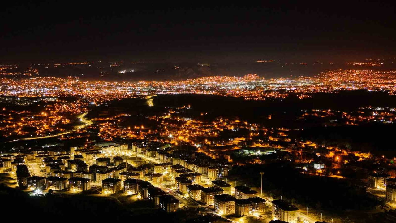 TOROSLAR EDAŞ, ANTAKYA'DA DEPREM SONRASI YENİDEN İNŞA EDİLEN BÖLGELERDE BAŞLATILAN TİCARİ PROJELER...