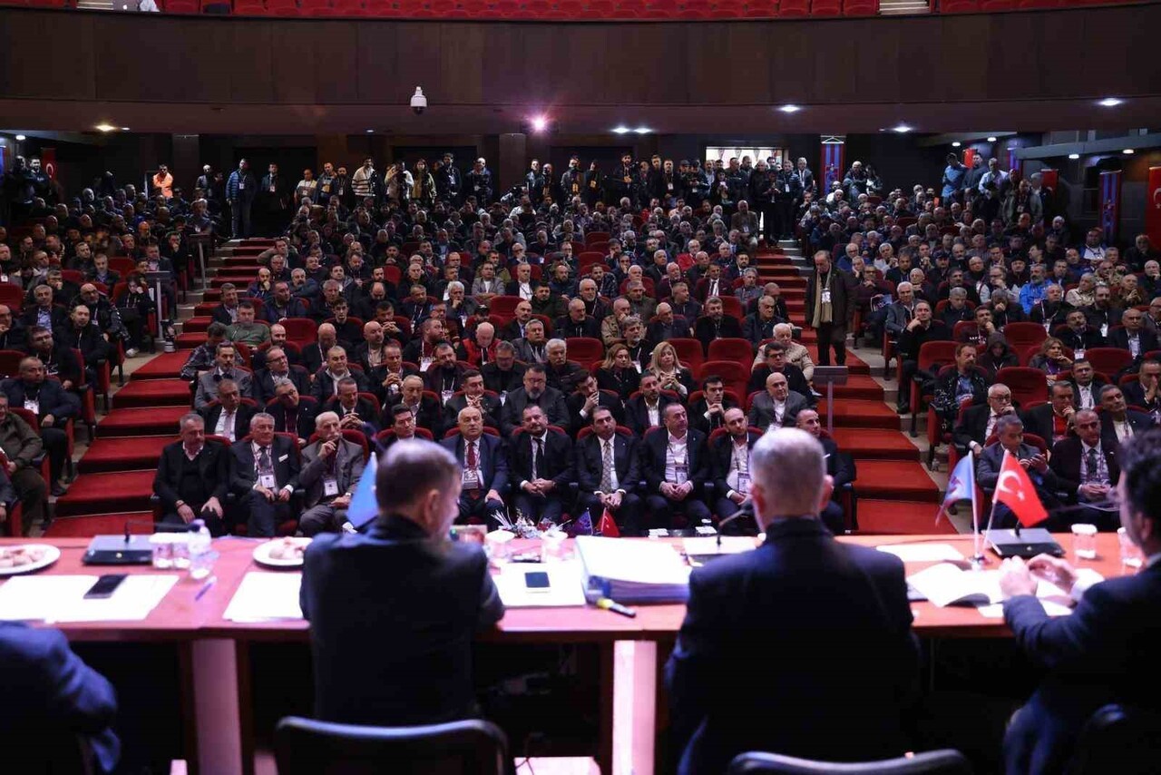 TRABZONSPOR 80. OLAĞAN GENEL KURUL TOPLANTISI KTÜ PROF. DR. OSMAN TURAN KÜLTÜR VE KONGRE...