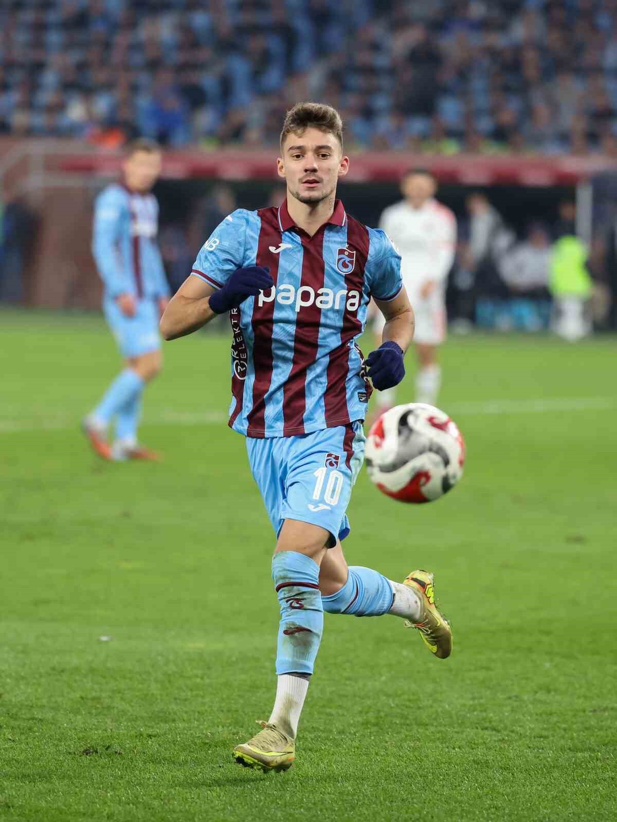 TRABZONSPOR’UN, ARNAVUT OYUNCUSU ERNEST MUÇİ, SÜPER LİG’DE ÇIKTIĞI SON 4 MAÇTA 6 GOL KAYDEDEREK...