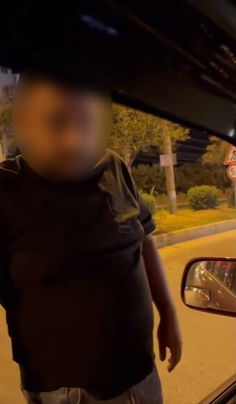 TRAFİKTE TARTIŞTIĞI SÜRÜCÜYE YUMRUK ATTI