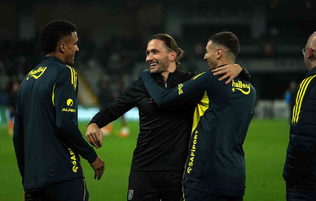 TRENDYOL SÜPER LİG'İN 15. HAFTASINDA BAŞAKŞEHİR, SAHASINDA FENERBAHÇE'Yİ KONUK EDİYOR. MÜCADELENİN...