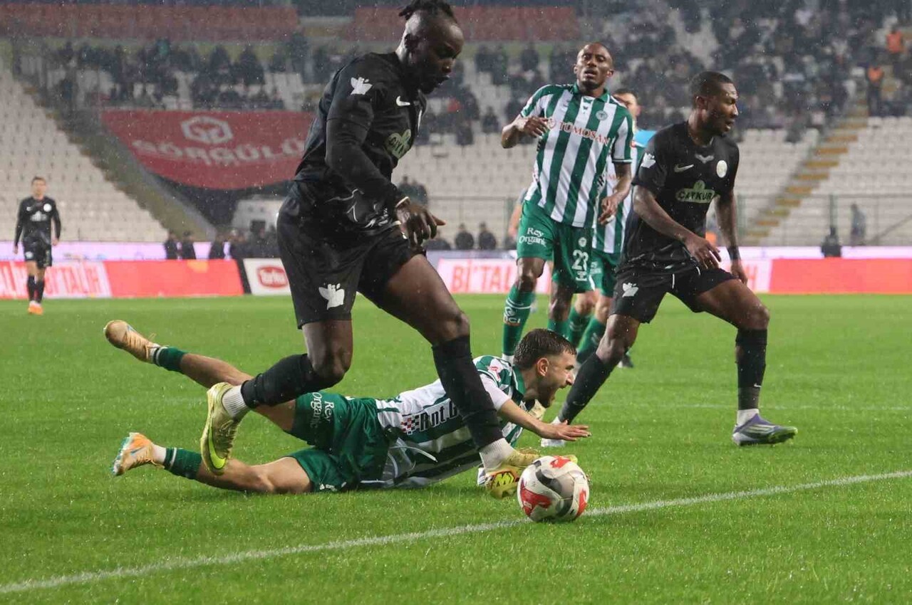 TRENDYOL SÜPER LİG'İN 15. HAFTASINDA KONYASPOR, SAHASINDA KARŞILAŞTIĞI ÇAYKUR RİZESPOR İLE 1-1...