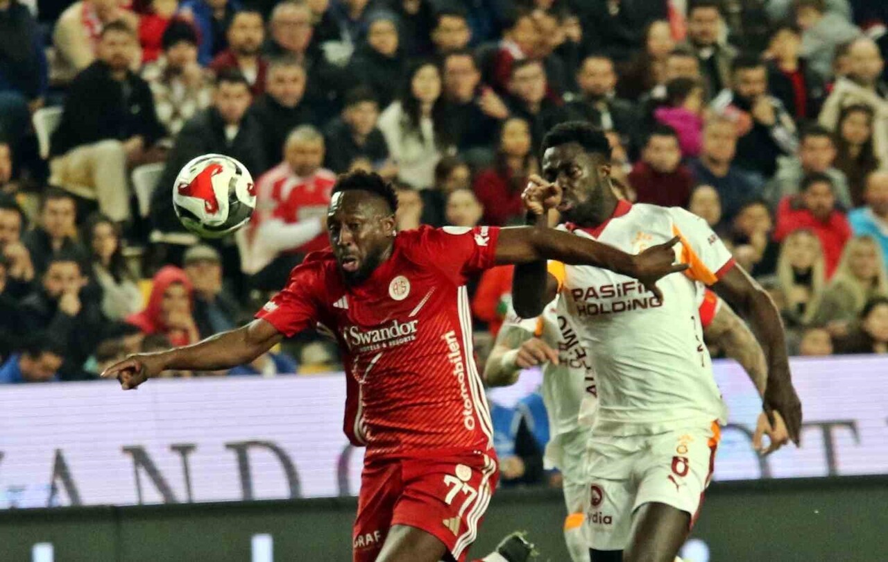 TRENDYOL SÜPER LİG'İN 16. HAFTASINDA ANTALYASPOR SAHASINDA GALATASARAY İLE KARŞILAŞIYOR....