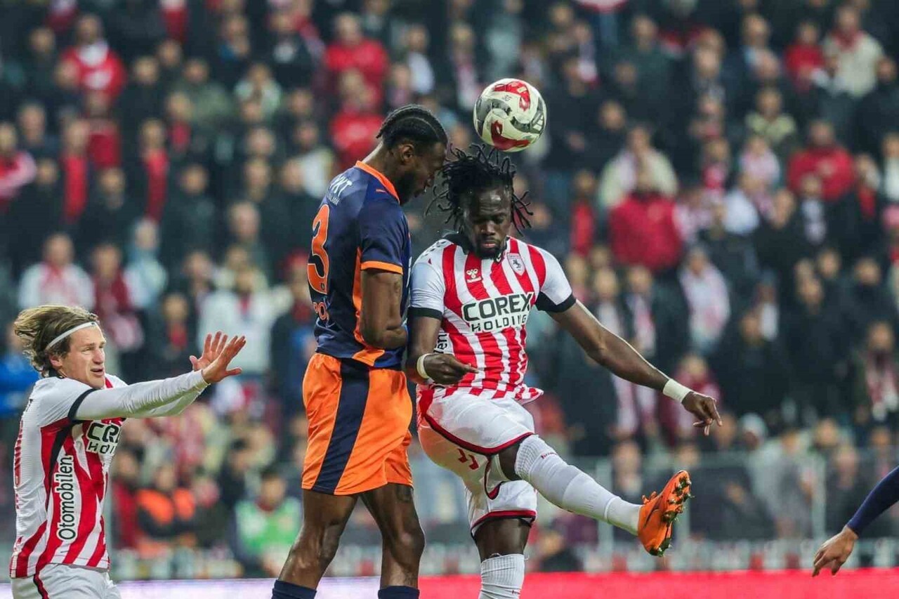 TRENDYOL SÜPER LİG'İN 16. HAFTASINDA SAMSUNSPOR, SAHASINDA RAMS BAŞAKŞEHİR İLE KARŞILAŞIYOR....