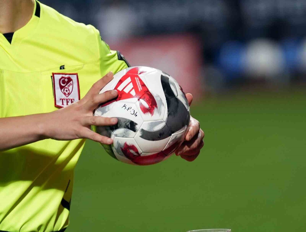 TRENDYOL SÜPER LİG’DE 15. HAFTA OYNANACAK MAÇLARI YÖNETECEK HAKEMLER AÇIKLANDI.