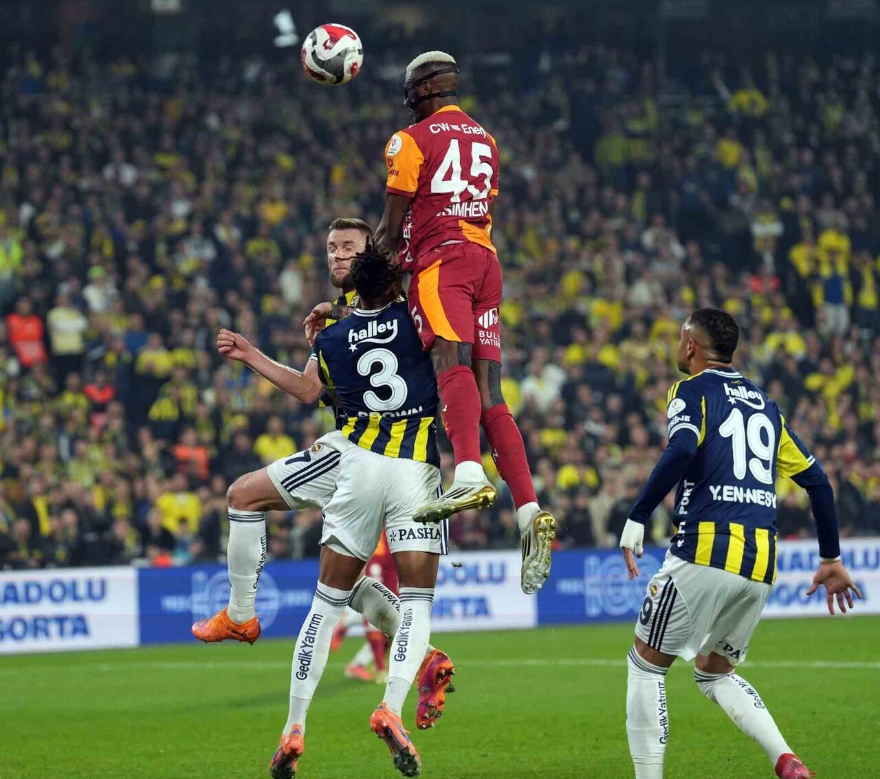 TRENDYOL SÜPER LİG’İN 14. HAFTASINDAKİ DERBİ MÜCADELESİNDE FENERBAHÇE, SAHASINDA GALATASARAY İLE...