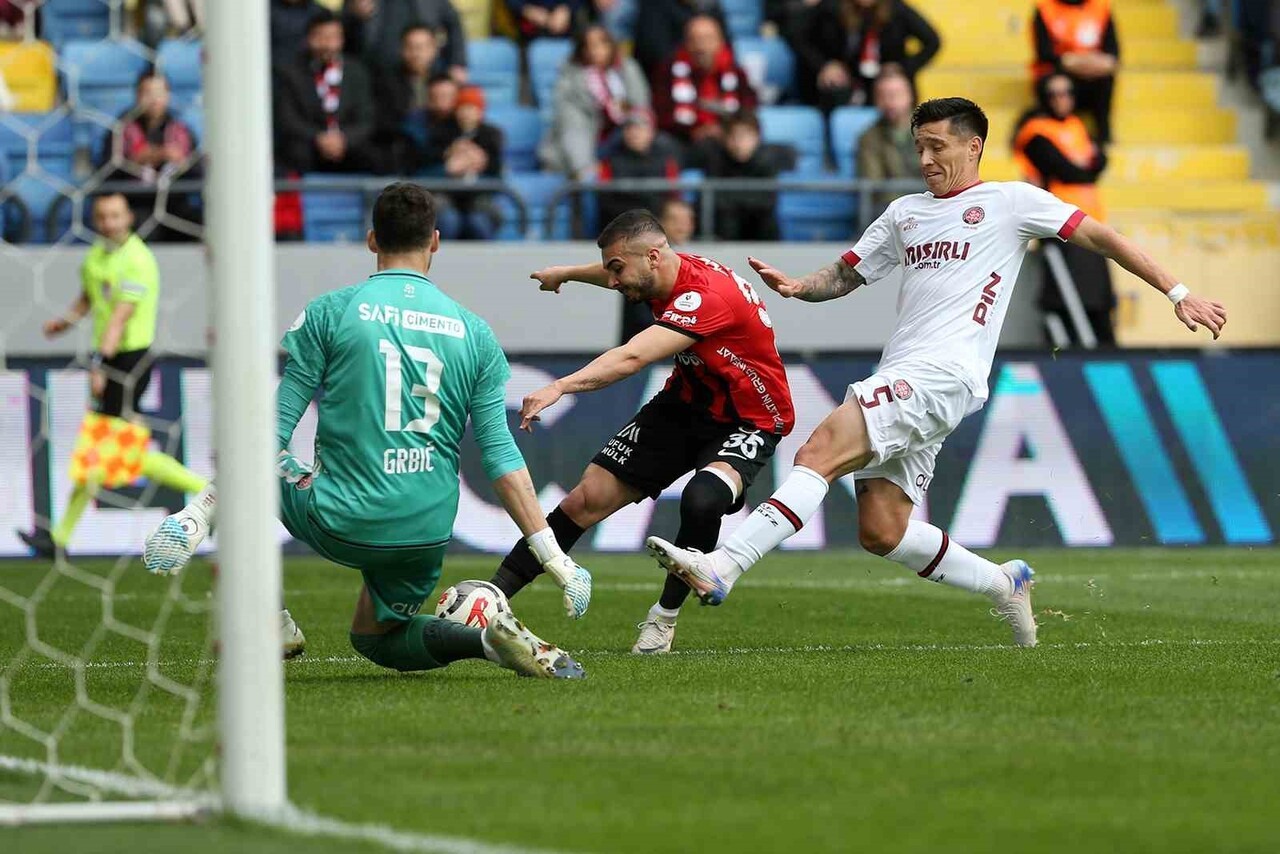 TRENDYOL SÜPER LİG’İN 15. HAFTASINDA GENÇLERBİRLİĞİ, SAHASINDA KARŞILAŞTIĞI FATİH KARAGÜMRÜK'Ü 3-0...