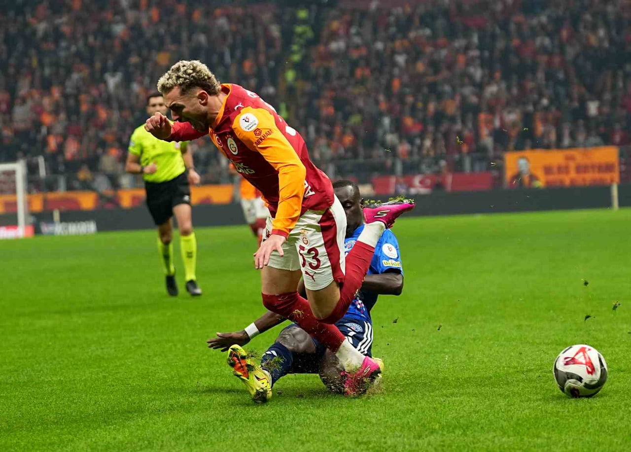 TRENDYOL SÜPER LİG’İN 17. HAFTASINDA GALATASARAY, KONUK ETTİĞİ KASIMPAŞA’YI 3-0 MAĞLUP...