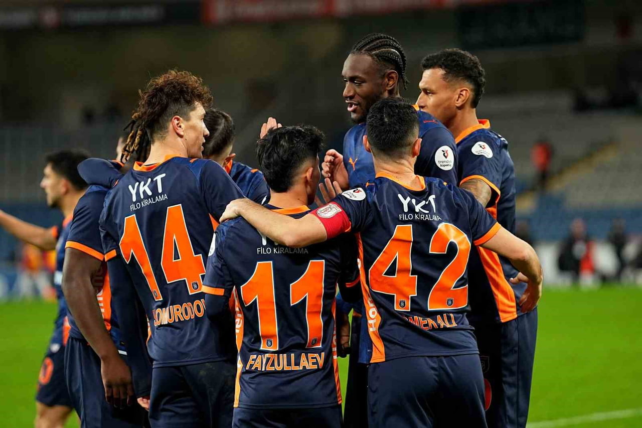 TRENDYOL SÜPER LİG’İN 17. HAFTASINDA RAMS BAŞAKŞEHİR, SAHASINDA KARŞILAŞTIĞI GAZİANTEP FK’YI 5-1...