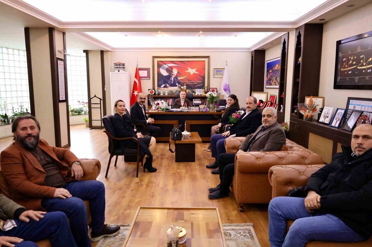 TÜM EMLAK DANIŞMANLARI BİRLİĞİ KARABÜK İL TEMSİLCİSİ MEHMET TUNÇÖZGÜR VE BERABERİNDEKİ ÜYELER...