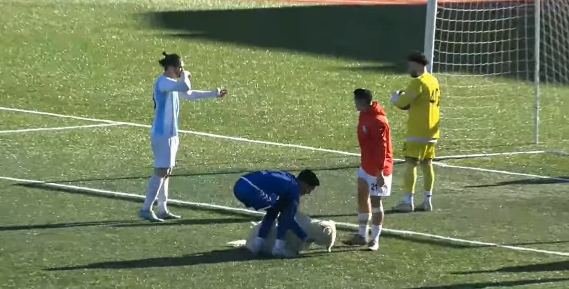 TUNCELİ ATATÜRK STADYUMU’NDA OYNANAN DERSİMSPOR-SERHAT ARDAHAN MAÇI SIRASINDA CEZA SAHASINDA...