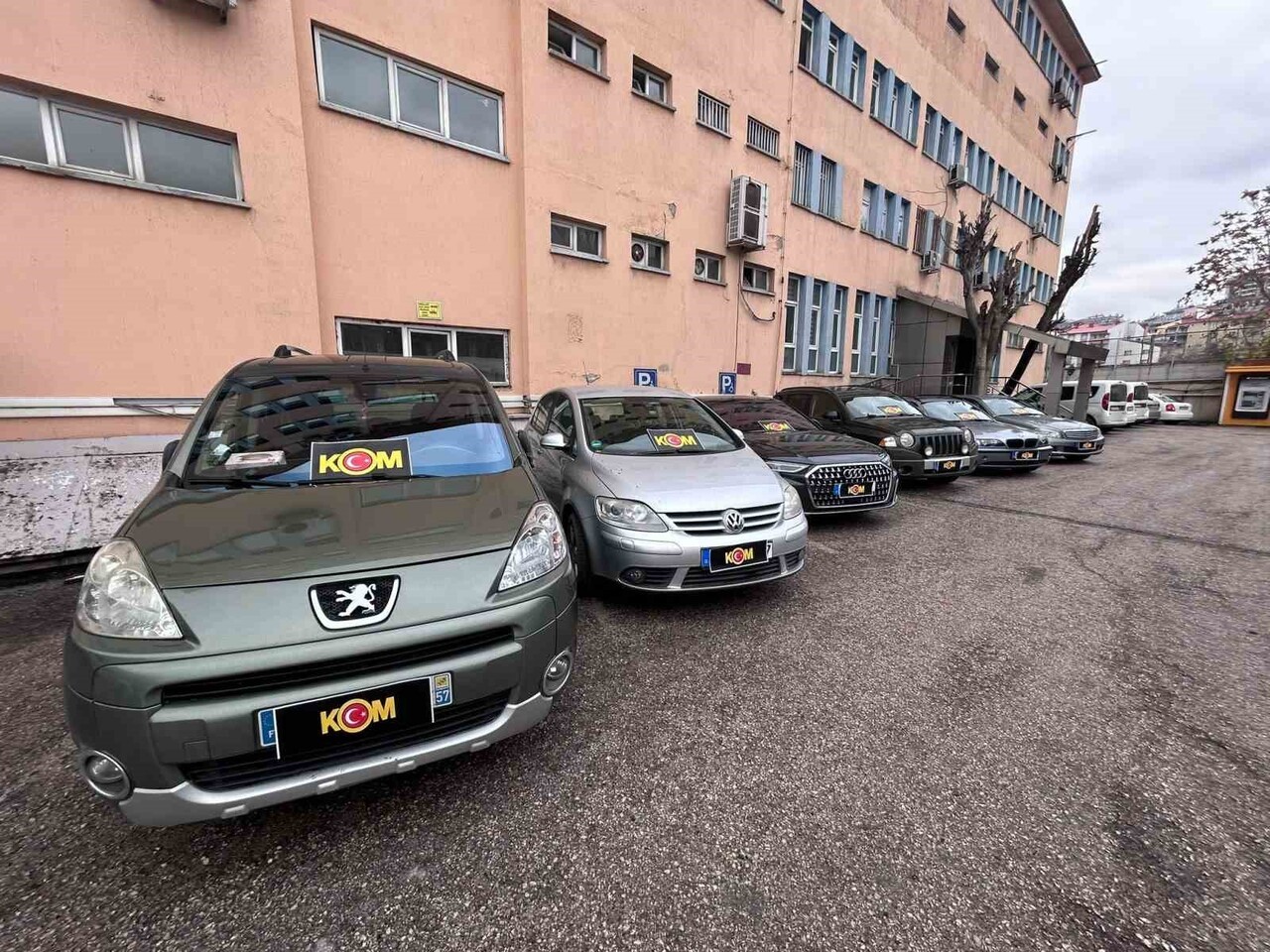 TUNCELİ’DE GÜMRÜK KURALLARINI İHLAL EDEN ŞAHISLARA YÖNELİK OPERASYON YAPILDI. 7 ARAÇ ELE...