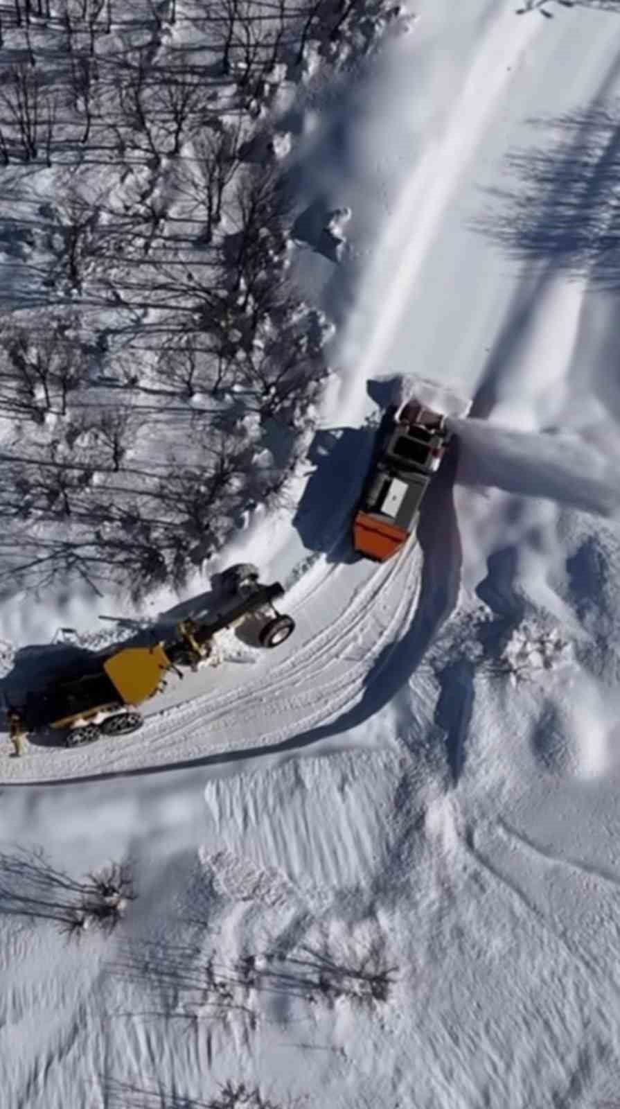 TUNCELİ GENELİNDE ETKİLİ OLAN YOĞUN KAR YAĞIŞI NEDENİYLE 7 İLÇEDE TOPLAM 135 KÖY YOLU ULAŞIMA...