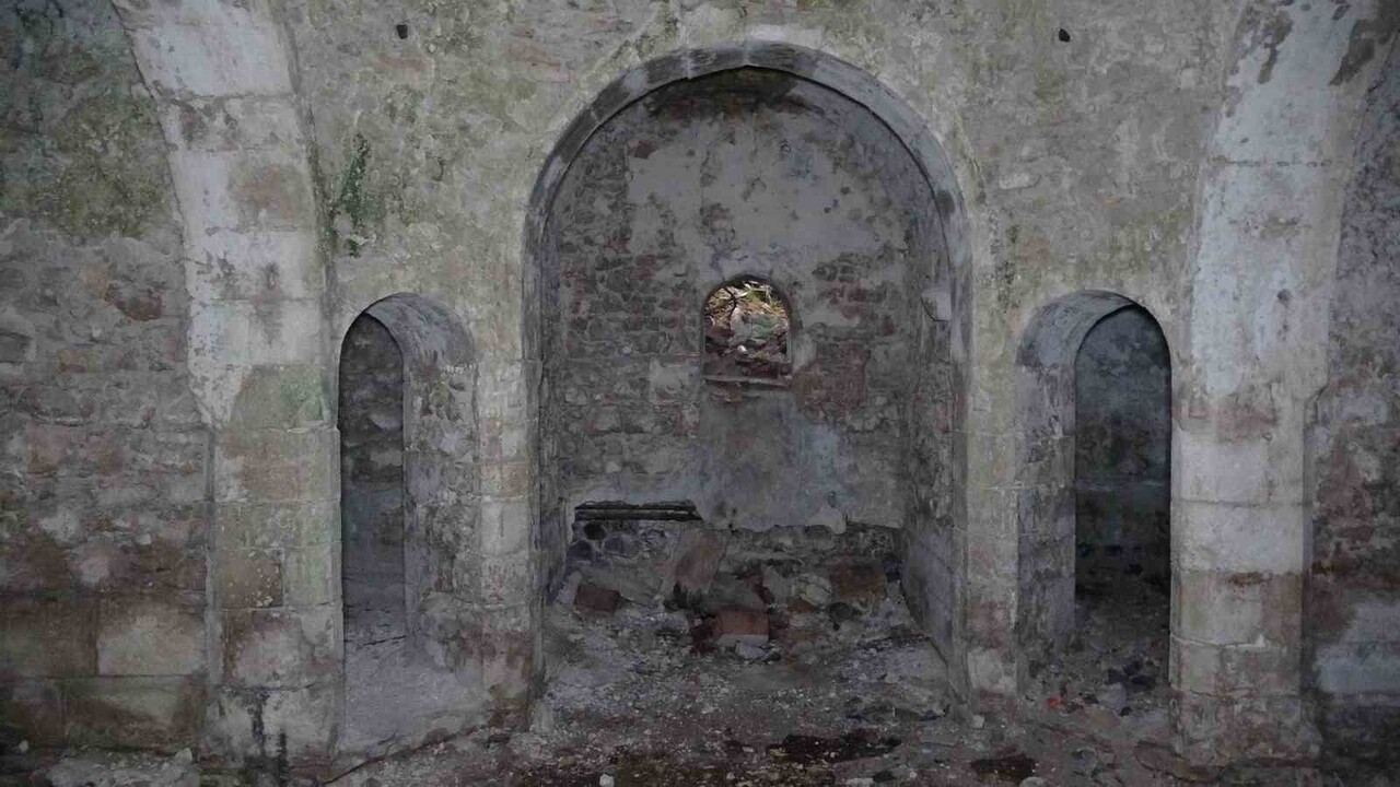 TUNCELİ’NİN HOZAT İLÇESİNDE 1881 YILINDA EMİN AĞA CAMİİ İLE BİRLİKTE İNŞA EDİLEN TARİHİ EMİN AĞA...