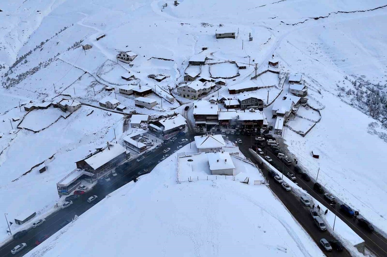 TÜRKİYE'NİN İLK VE EN ÖNEMLİ KIŞ TURİZM MERKEZLERİNDEN ZİGANA GÜMÜŞKAYAK KAYAK MERKEZİ, HAFTA SONU...