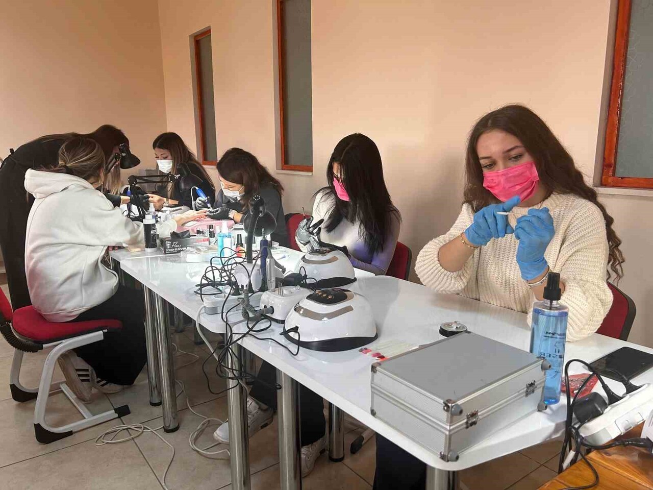 TÜRKİYE'NİN KAMUYA AİT İLK PROTEZ TIRNAK ATÖLYESİ ESKİŞEHİR'DE AÇILDI.