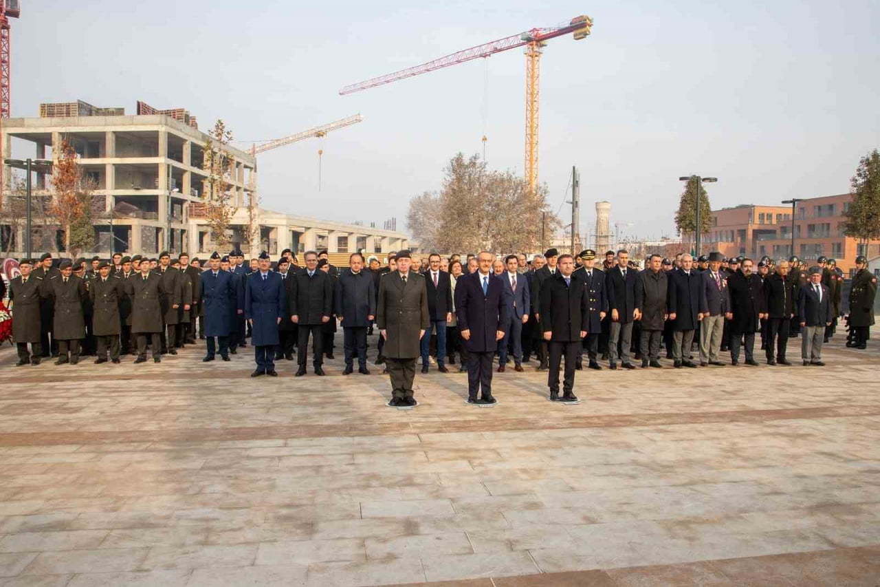 TÜRKİYE CUMHURİYETİ'NİN 2'NCİ CUMHURBAŞKANI İSMET İNÖNÜ, VEFATININ 52'NCİ YILINDA MEMLEKETİ...