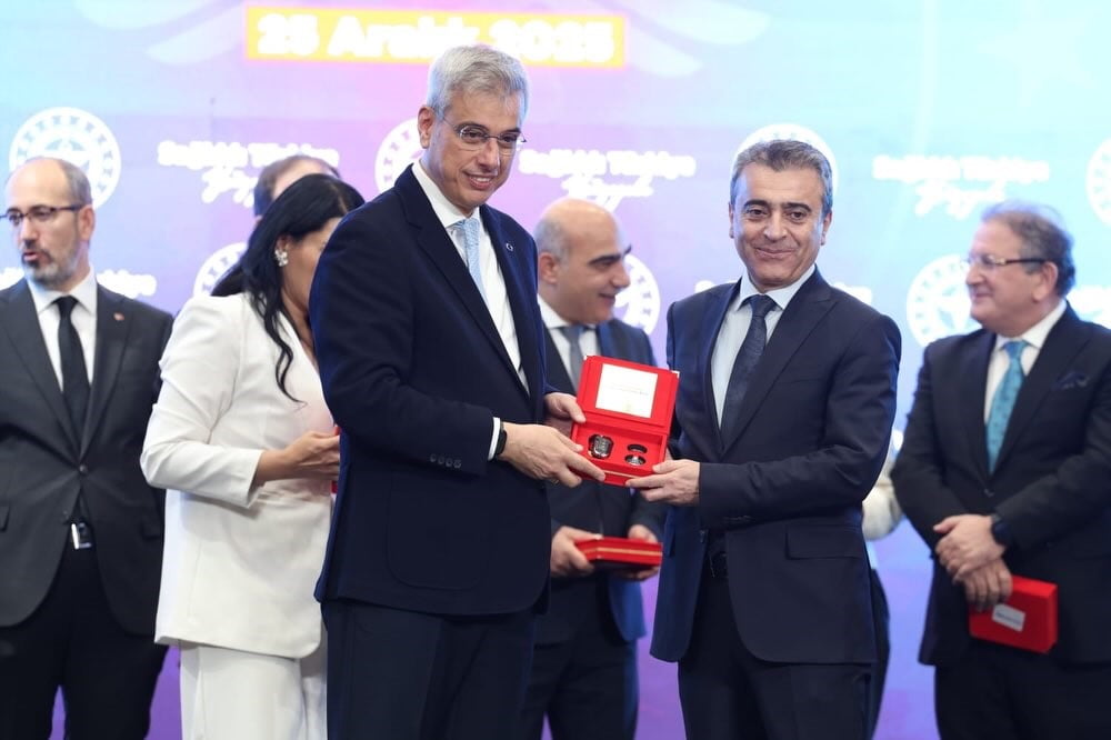 TÜRKİYE GENELİNDE KULLANILMAK ÜZERE DAĞITIMI YAPILAN AMBULANSLARIN TESLİM TÖRENİNE ERZURUM İL...