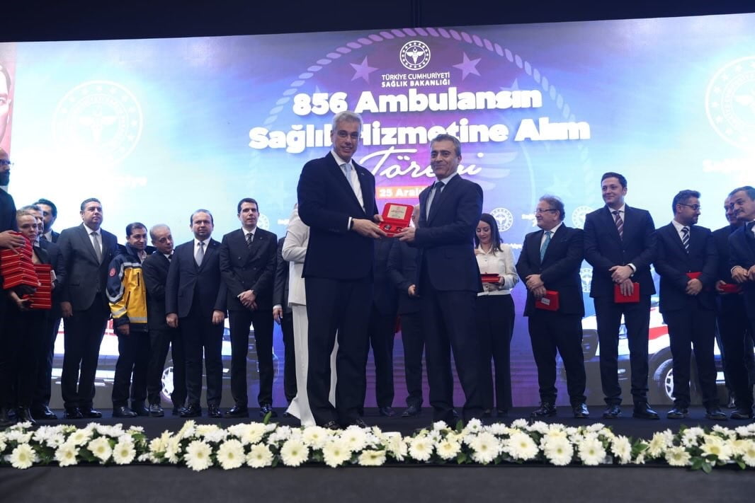 TÜRKİYE GENELİNDE KULLANILMAK ÜZERE DAĞITIMI YAPILAN AMBULANSLARIN TESLİM TÖRENİNE ERZURUM İL...