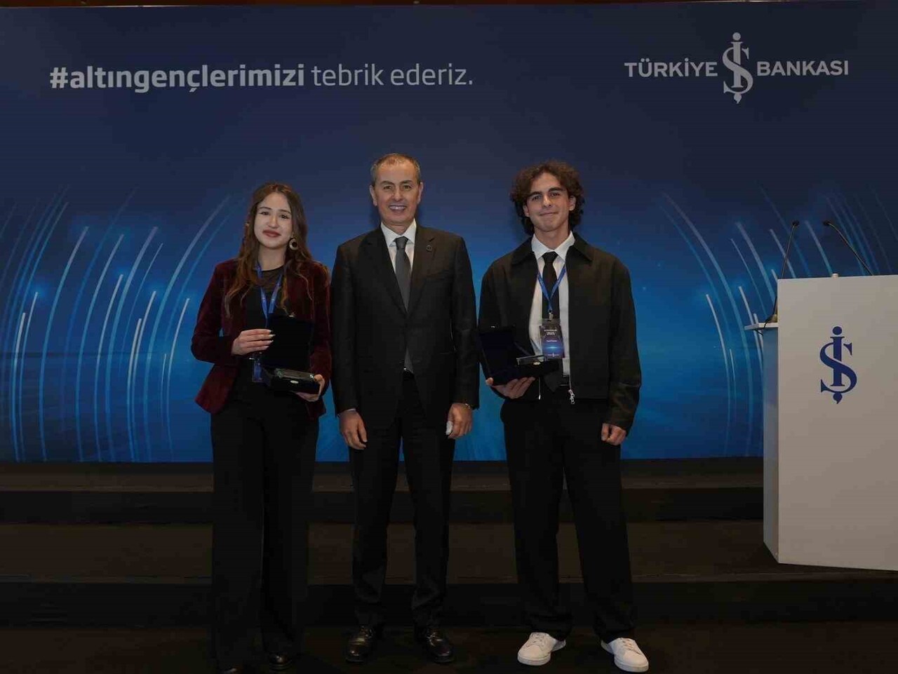 TÜRKİYE İŞ BANKASI'NIN ÜNİVERSİTE SINAVINDA ÜSTÜN BAŞARI GÖSTEREN ÖĞRENCİLERE YÖNELİK OLARAK 1971...