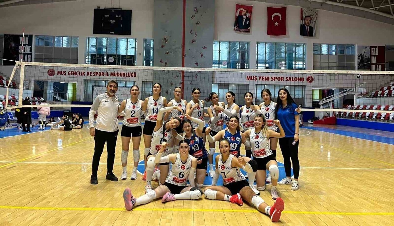 TÜRKİYE KADINLAR VOLEYBOL 2. LİGİ’NDE MÜCADELE EDEN ELAZIĞ BELEDİYESPOR KADIN VOLEYBOL TAKIMI...