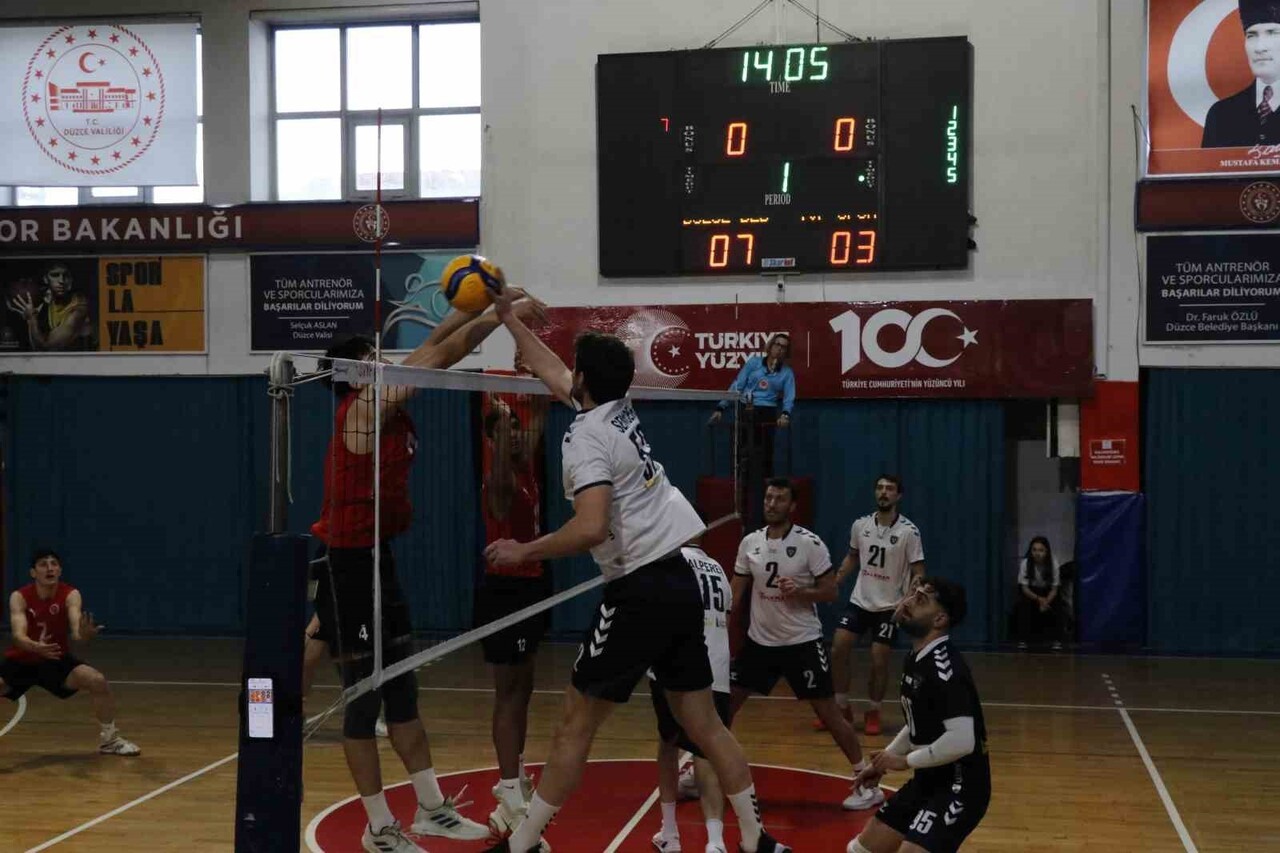 TÜRKİYE VOLEYBOL FEDERASYONU ERKEKLER 1. LİGİNDE MÜCADELE EDEN DÜZCE BELEDİYESİ SPOR AKADEMİSİ...